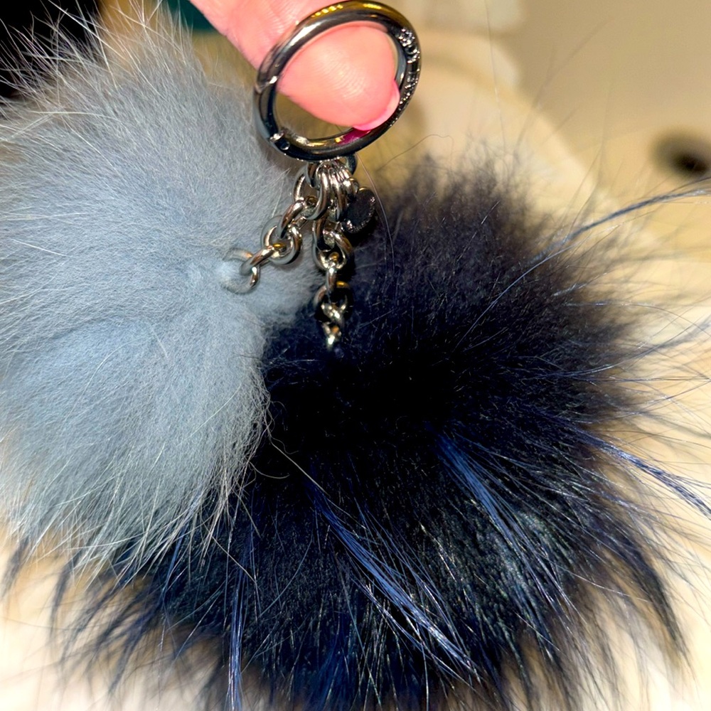 Like New Michael Kors double poof/key ring navy/greyblue 💙🩶